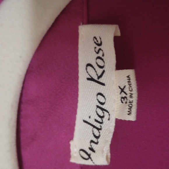 Fuscia Silk-Satin Blouse with Glass & Rhinestone Buttons Plus sz. 3X - Picture 2 of 5